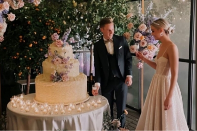 Festlich gedeckter Tisch bei einer Hochzeit